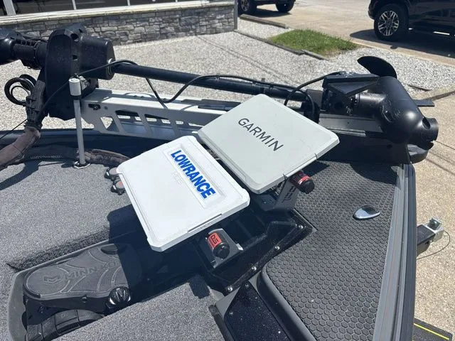 Slide: The Image of Phoenix Bass Boat 21XE 2025 - 7