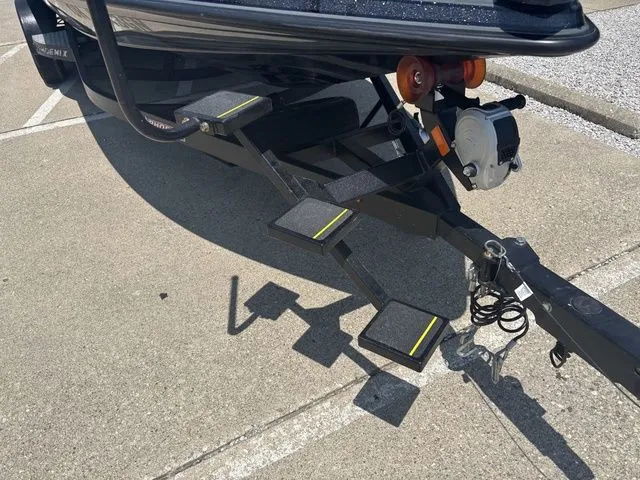 Slide: The Image of Phoenix Bass Boat 21XE 2025 - 9