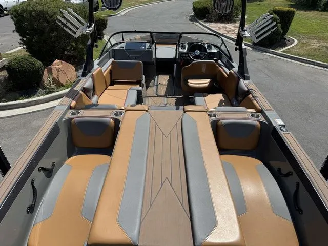 Slide: The Image of Heyday Wake Boats WT-SURF 2021 - 9