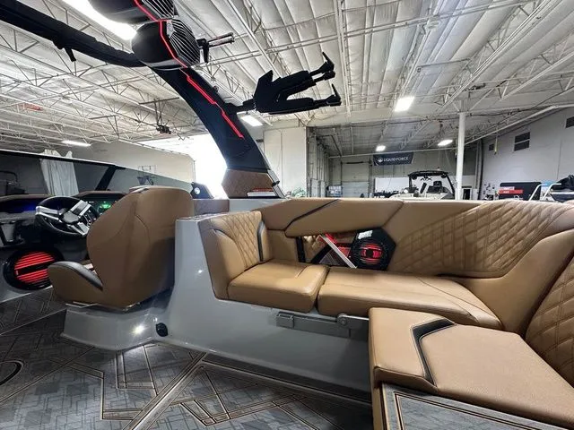 Slide: The Image of Tigé 24RZX 2025 - 12