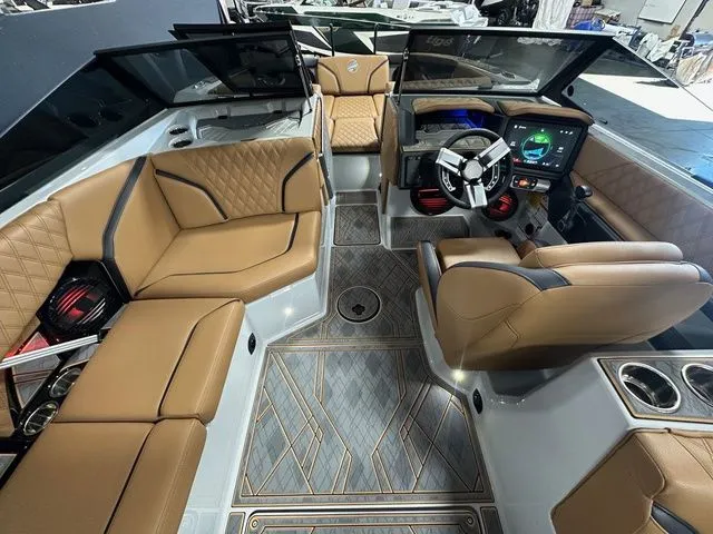 Slide: The Image of Tigé 24RZX 2025 - 13