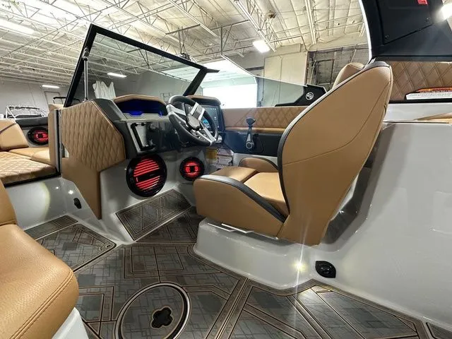 Slide: The Image of Tigé 24RZX 2025 - 14