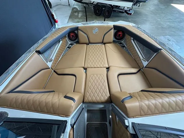 Slide: The Image of Tigé 24RZX 2025 - 16