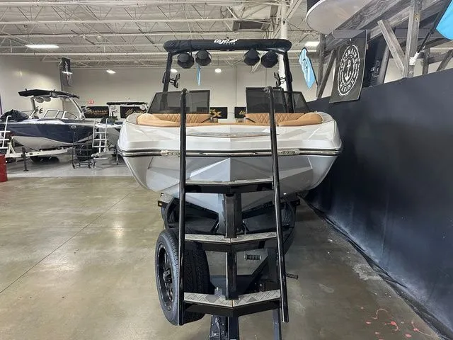 Slide: The Image of Tigé 24RZX 2025 - 3