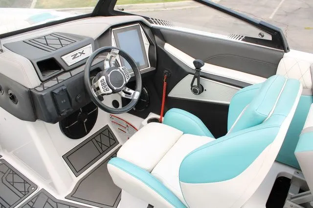 Slide: The Image of Tigé 25ZX 2021 - 13