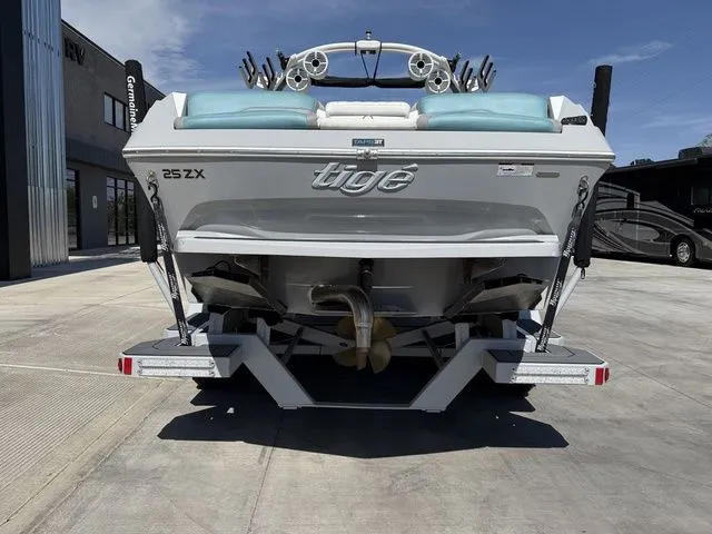 Slide: The Image of Tigé 25ZX 2021 - 8