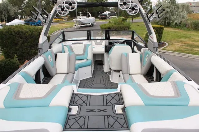 Slide: The Image of Tigé 25ZX 2021 - 9