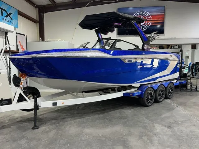 Slide: The Image of Tigé Ultré 25ZX 2025 - 1