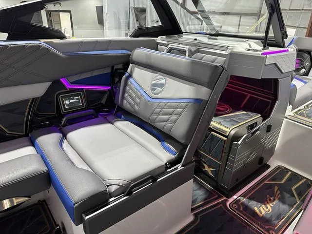 Slide: The Image of Tigé Ultré 25ZX 2025 - 10