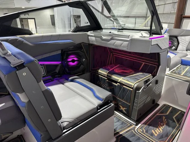 Slide: The Image of Tigé Ultré 25ZX 2025 - 11