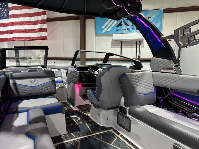 Slide: The Image of Tigé Ultré 25ZX 2025 - 14