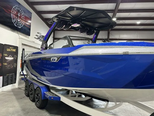 Slide: The Image of Tigé Ultré 25ZX 2025 - 3