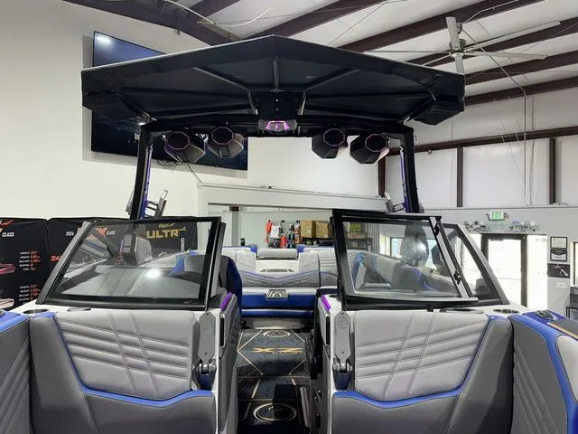 Slide: The Image of Tigé Ultré 25ZX 2025 - 4