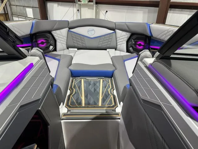 Slide: The Image of Tigé Ultré 25ZX 2025 - 7