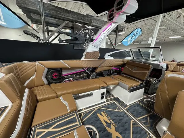 Slide: The Image of Tigé Ultré 23ZX 2025 - 11