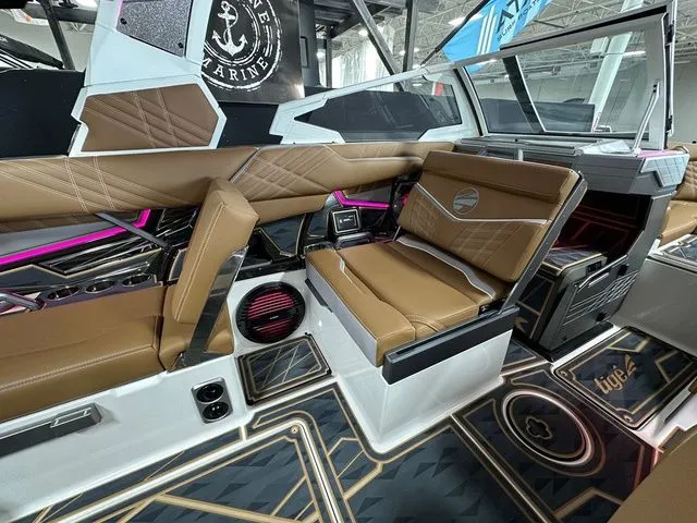 Slide: The Image of Tigé Ultré 23ZX 2025 - 14