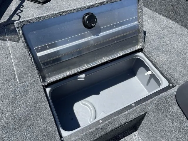 Slide: The Image of Tracker Super Guide V-16 SC 2026 - 19