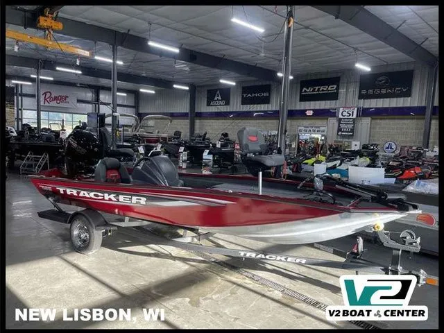 The Image of Tracker Pro Team 190 2025 - 1