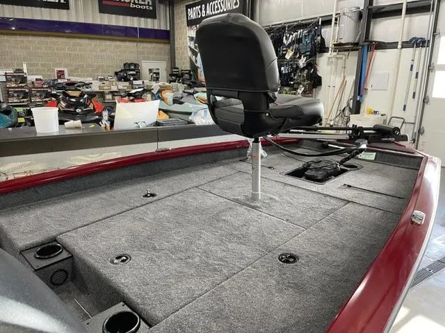 Slide: The Image of Tracker Pro Team 190 2025 - 11