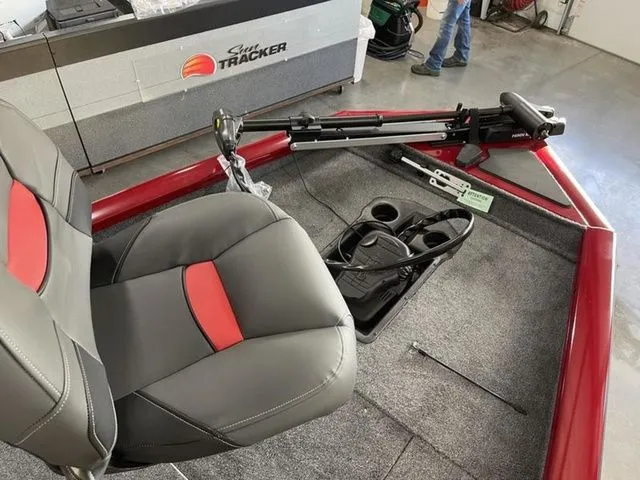 Slide: The Image of Tracker Pro Team 190 2025 - 12