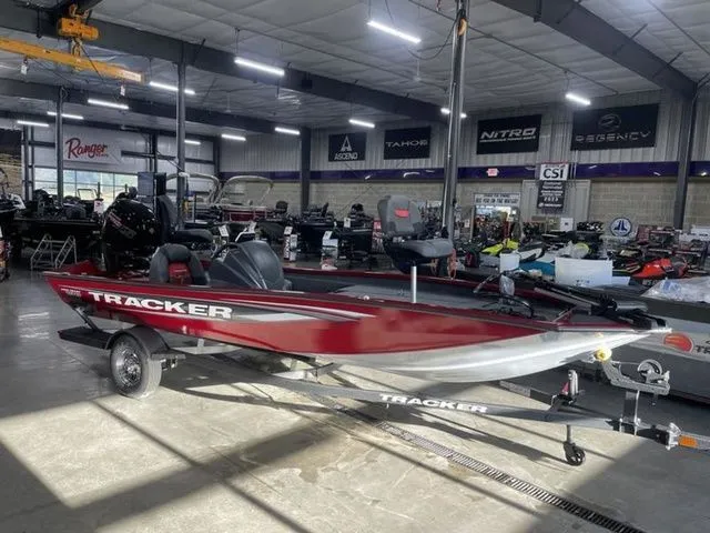 Slide: The Image of Tracker Pro Team 190 2025 - 3