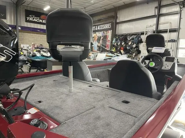 Slide: The Image of Tracker Pro Team 190 2025 - 30