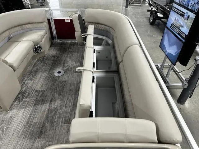 Slide: The Image of Ranger 220C 2024 - 10