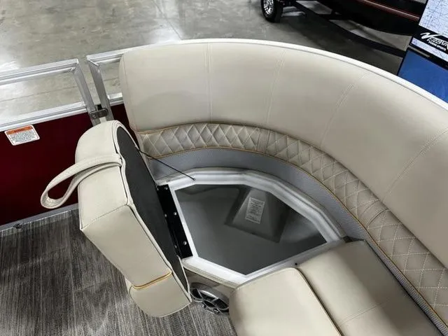 Slide: The Image of Ranger 220C 2024 - 13