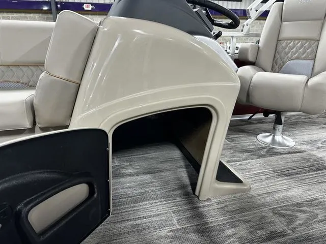 Slide: The Image of Ranger 220C 2024 - 17