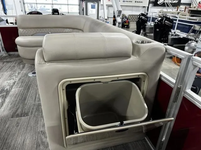 Slide: The Image of Ranger 220C 2024 - 22