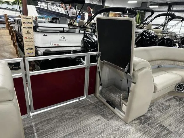 Slide: The Image of Ranger 220C 2024 - 23