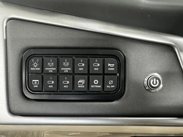 Slide: The Image of Ranger 220C 2024 - 37