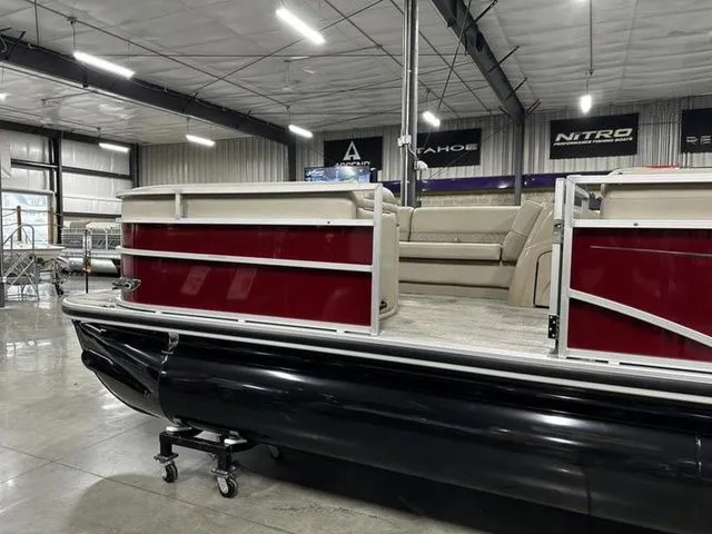 Slide: The Image of Ranger 220C 2024 - 7