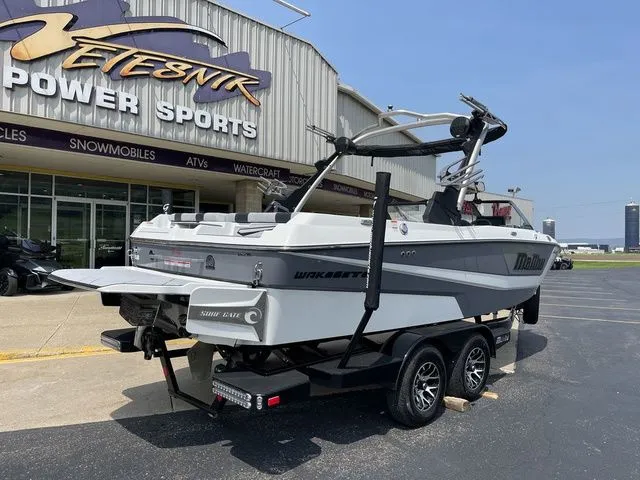 Slide: The Image of Malibu Wakesetter 21 LX 2023 - 10