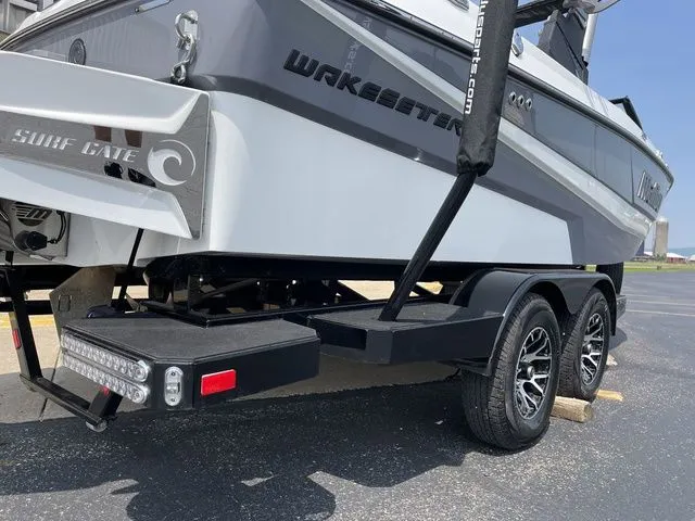 Slide: The Image of Malibu Wakesetter 21 LX 2023 - 11