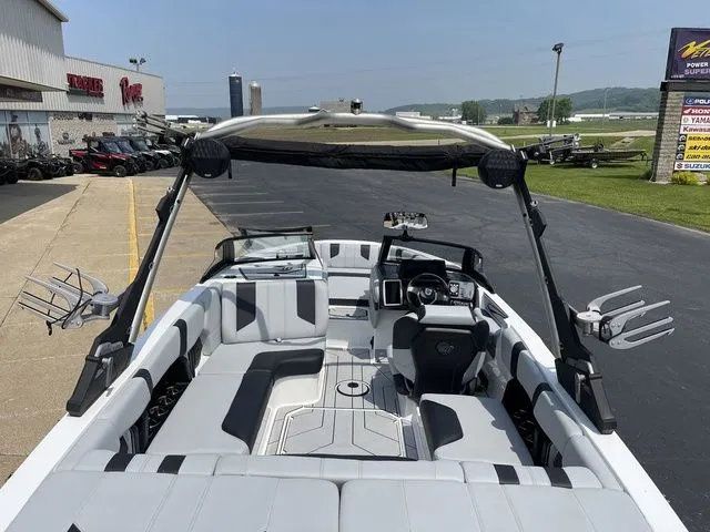 Slide: The Image of Malibu Wakesetter 21 LX 2023 - 12