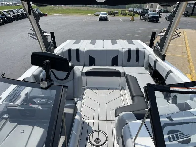 Slide: The Image of Malibu Wakesetter 21 LX 2023 - 14