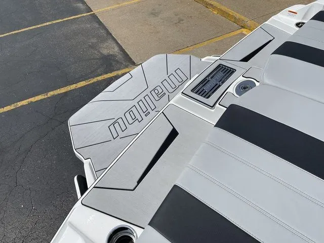 Slide: The Image of Malibu Wakesetter 21 LX 2023 - 15