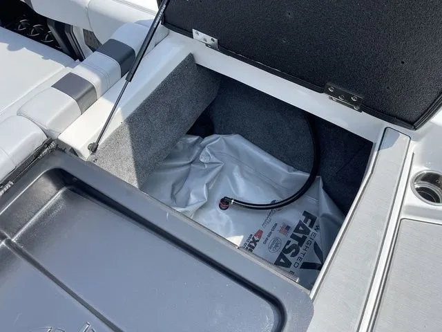 Slide: The Image of Malibu Wakesetter 21 LX 2023 - 18