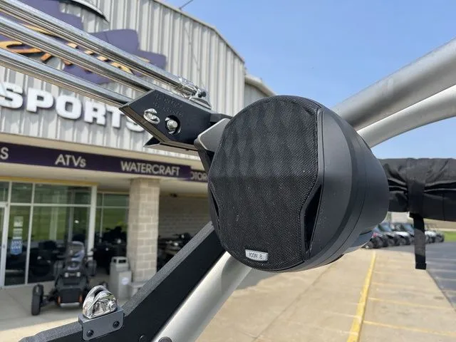 Slide: The Image of Malibu Wakesetter 21 LX 2023 - 20