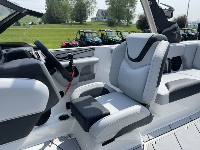 Slide: The Image of Malibu Wakesetter 21 LX 2023 - 22