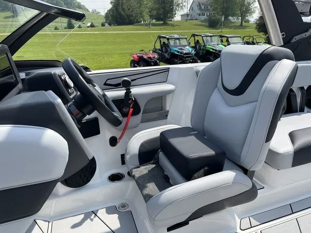 Slide: The Image of Malibu Wakesetter 21 LX 2023 - 23