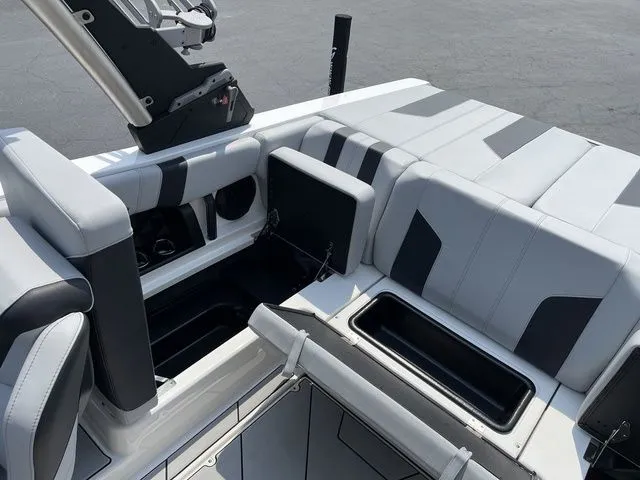 Slide: The Image of Malibu Wakesetter 21 LX 2023 - 25