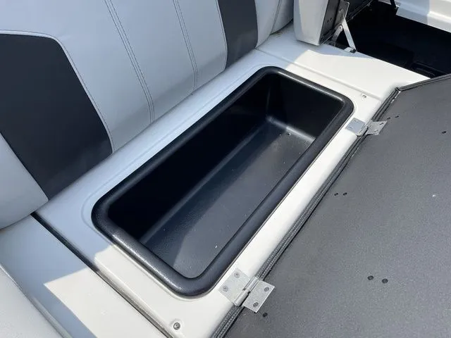 Slide: The Image of Malibu Wakesetter 21 LX 2023 - 28