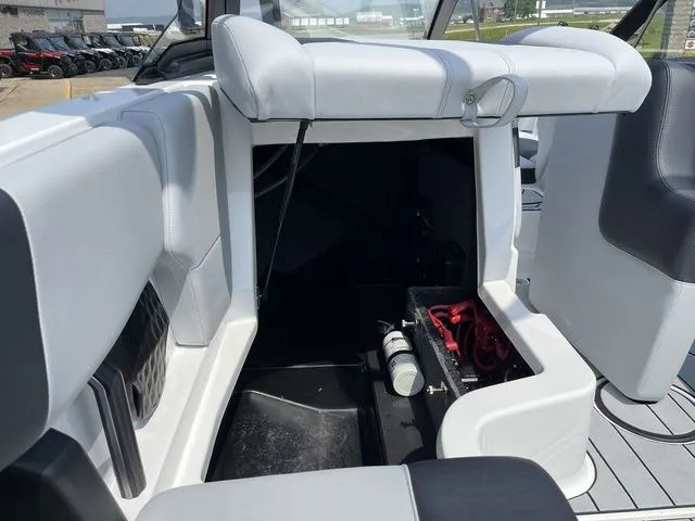 Slide: The Image of Malibu Wakesetter 21 LX 2023 - 31