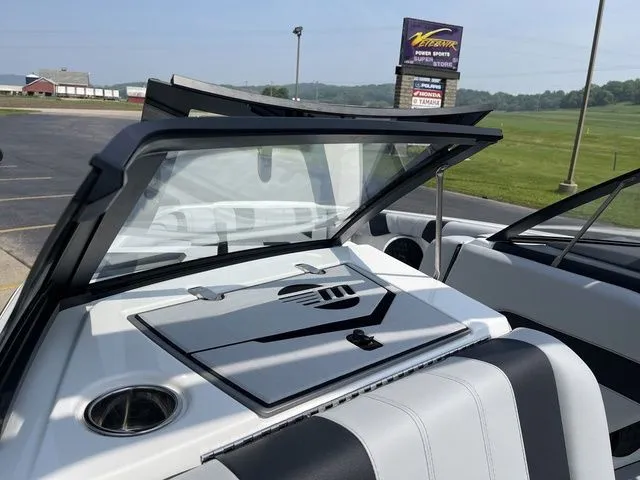 Slide: The Image of Malibu Wakesetter 21 LX 2023 - 34