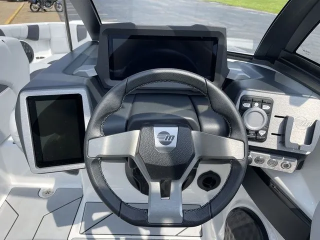 Slide: The Image of Malibu Wakesetter 21 LX 2023 - 37