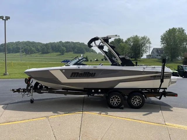 Slide: The Image of Malibu Wakesetter 21 LX 2023 - 5