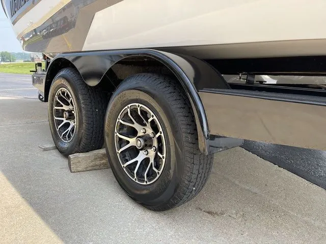 Slide: The Image of Malibu Wakesetter 21 LX 2023 - 7