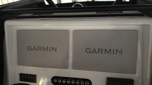 Slide: The Image of Yellowfin 36 Offshore 2023 - 10